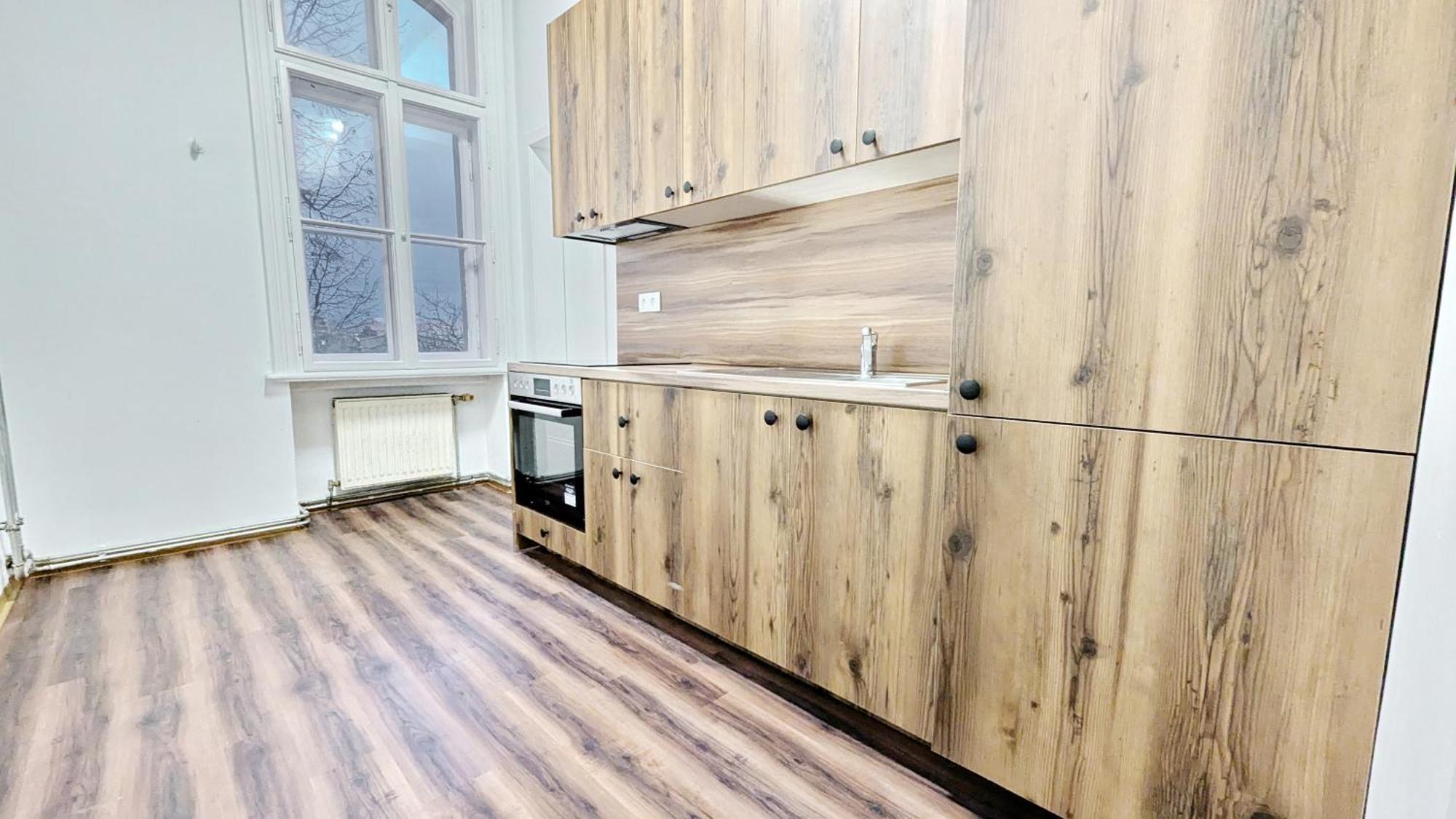 Spacious - 15 Min From Airport & Center, 5 Min From Main-bus Station Ez 7-8 Privatunterkunft *