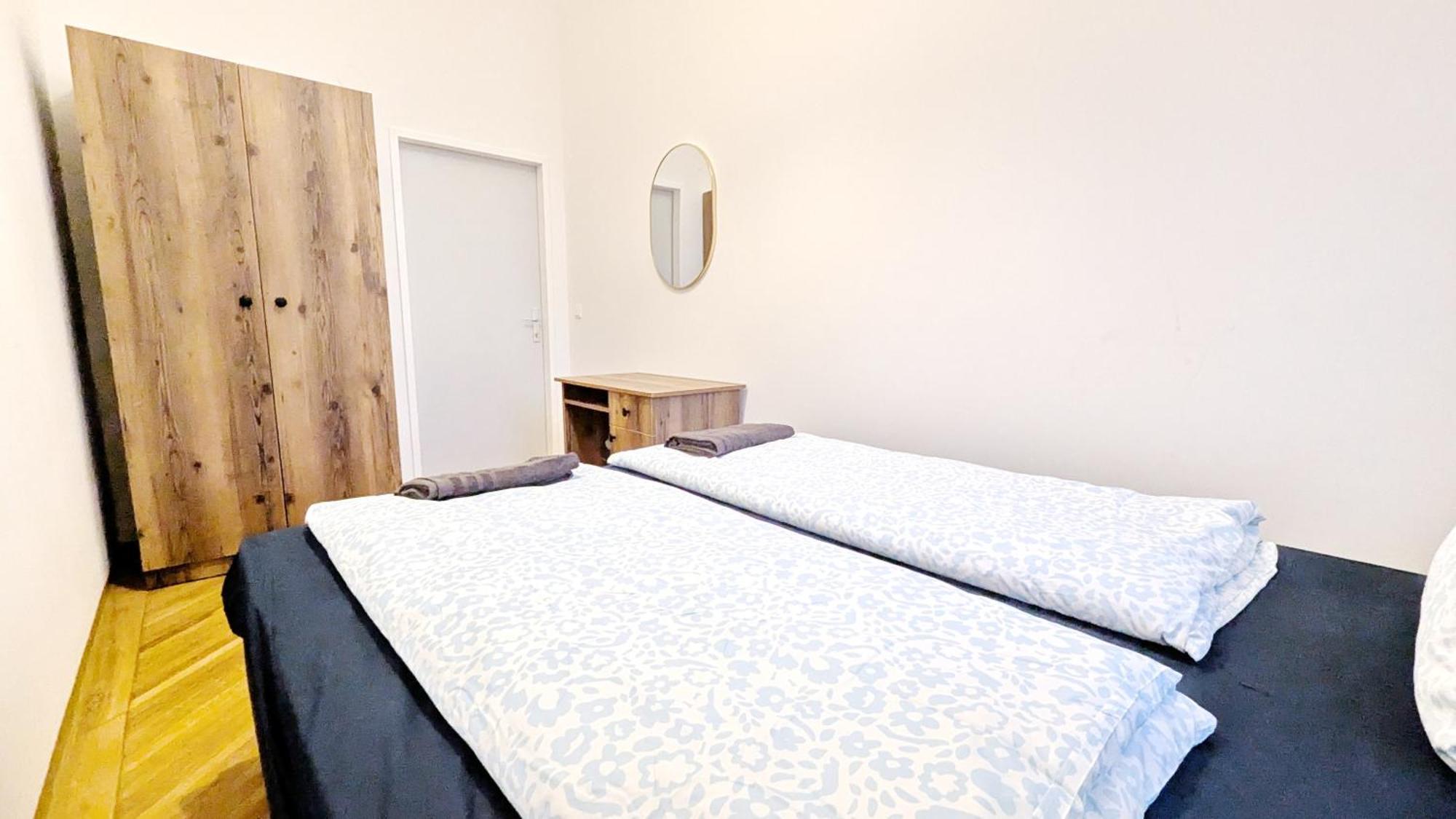 Spacious - 15 Min From Airport & Center, 5 Min From Main-bus Station Ez 7-8 Privatunterkunft