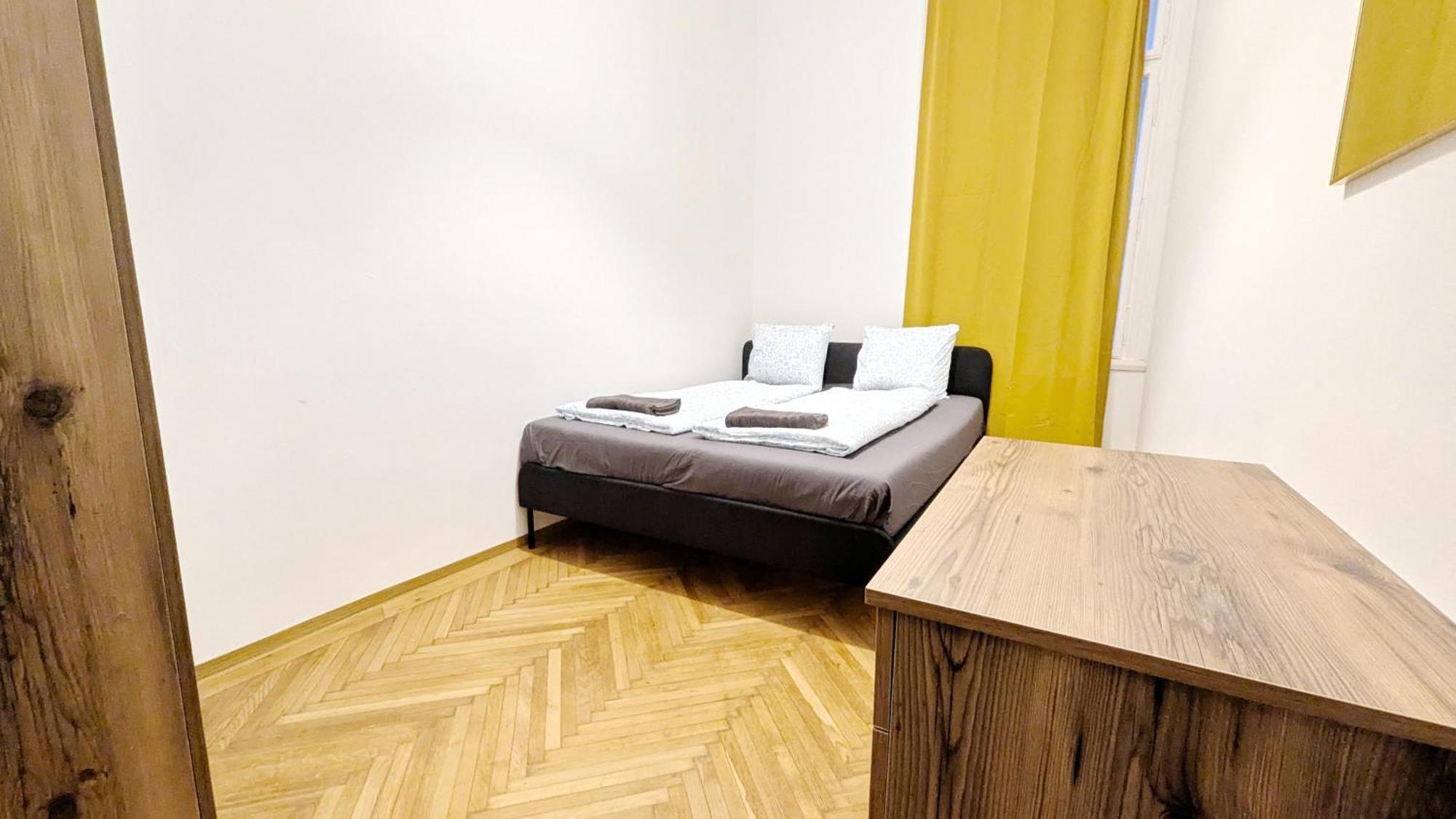 Privatunterkunft Spacious - 15 Min From Airport & Center, 5 Min From Main-bus Station Ez 7-8 *
