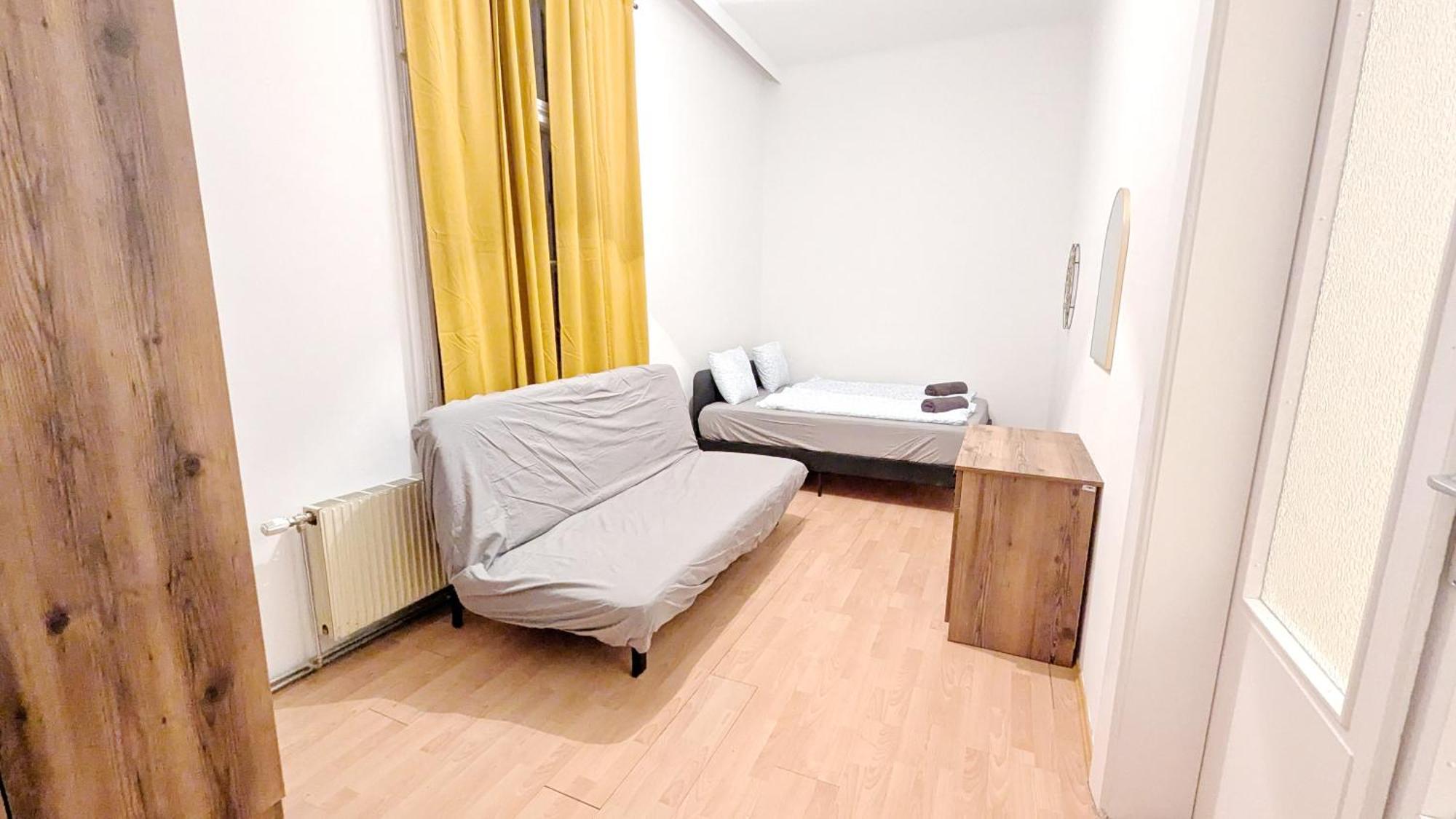 Spacious - 15 Min From Airport & Center, 5 Min From Main-bus Station Ez 7-8